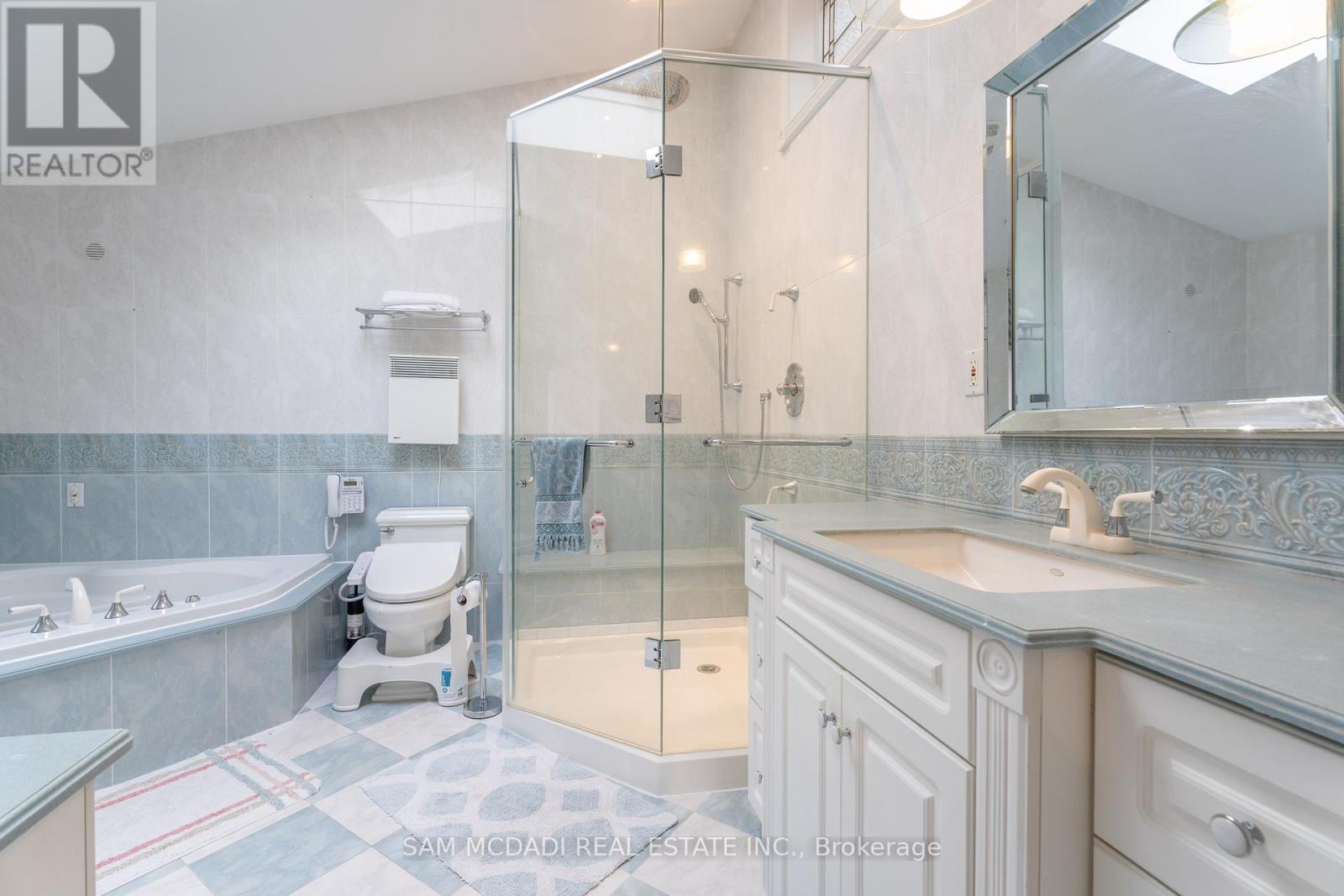 2221 Greenhurst Avenue Property Photo 22