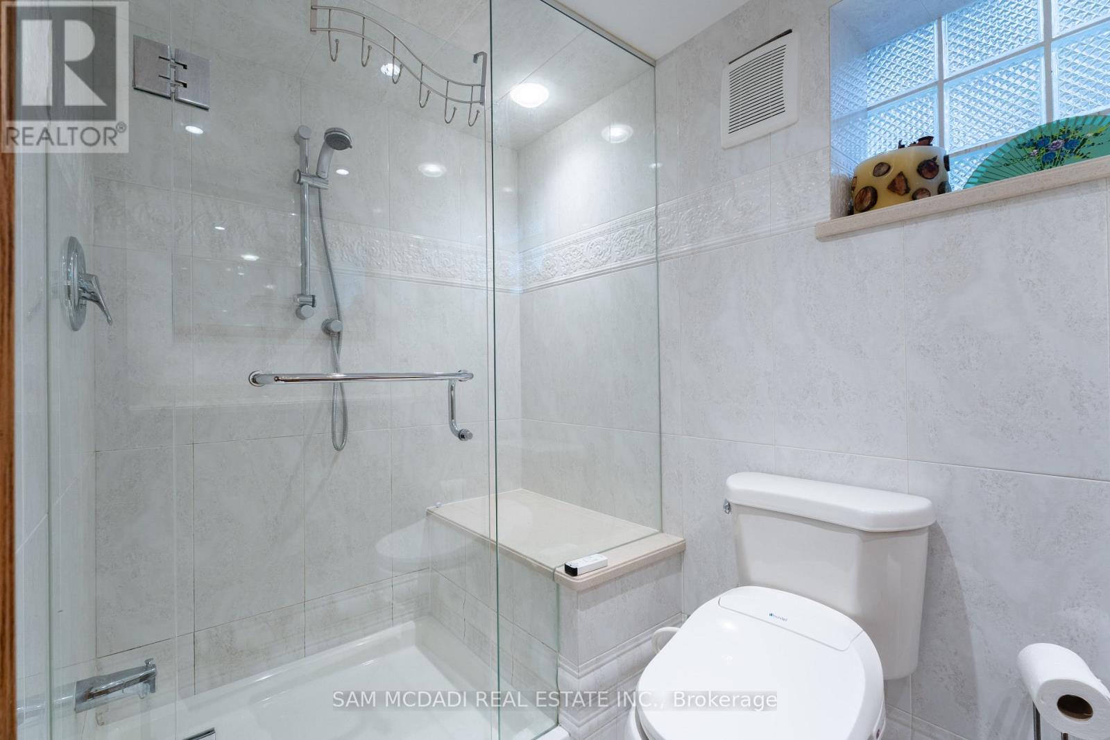 2221 Greenhurst Avenue Property Photo 35
