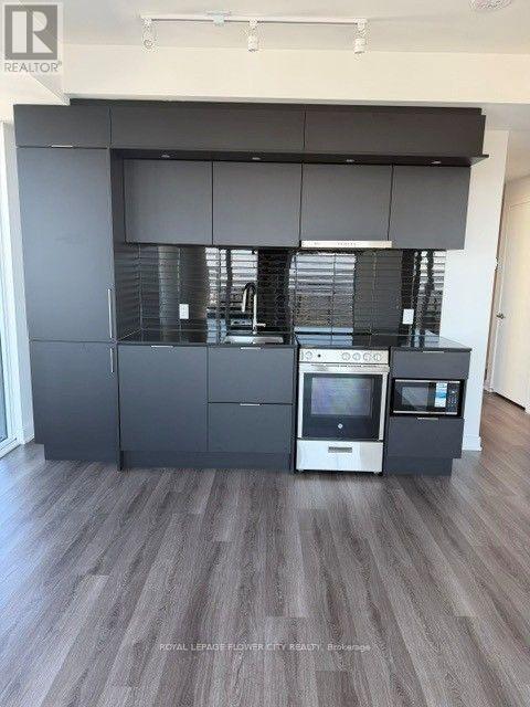 4805 - 448 Burnhamthorpe Road W Property Photo 2