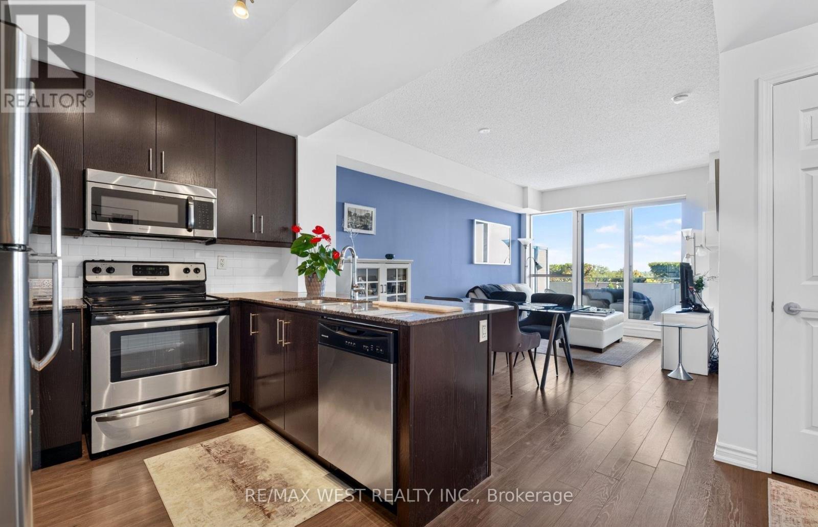 631 - 15 JAMES FINDLAY WAY Property Photo 1