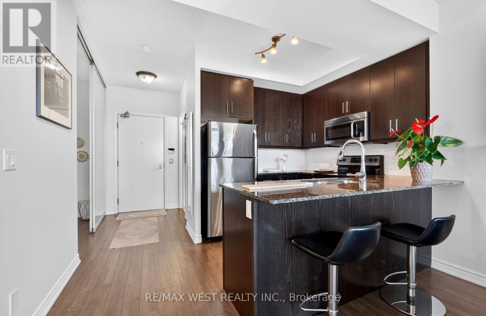 631 - 15 James Finlay Way Property Photo 2