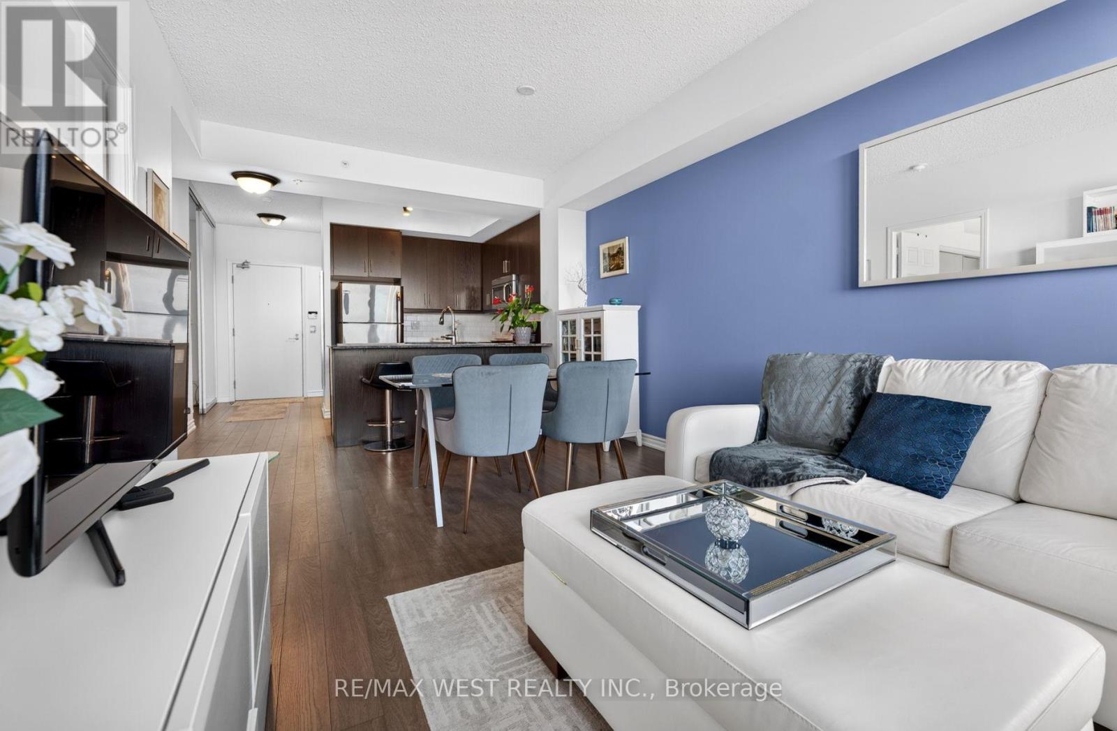 631 - 15 James Finlay Way Property Photo 10