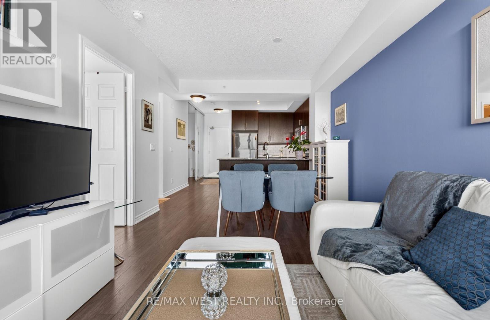 631 - 15 James Finlay Way Property Photo 11