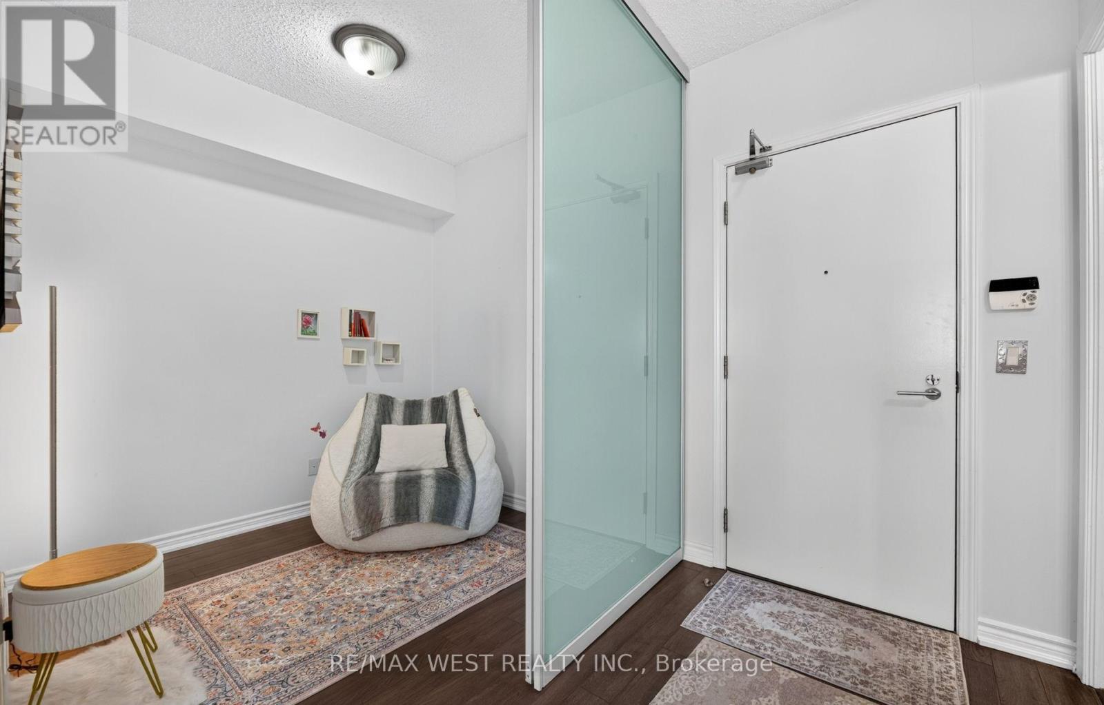 631 - 15 James Finlay Way Property Photo 14