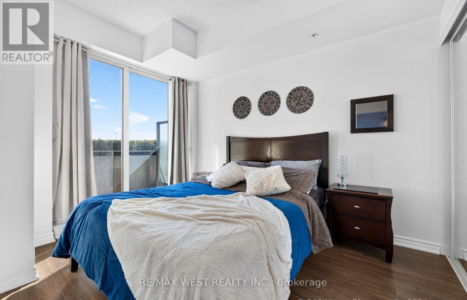 631 - 15 James Finlay Way Property Photo 16