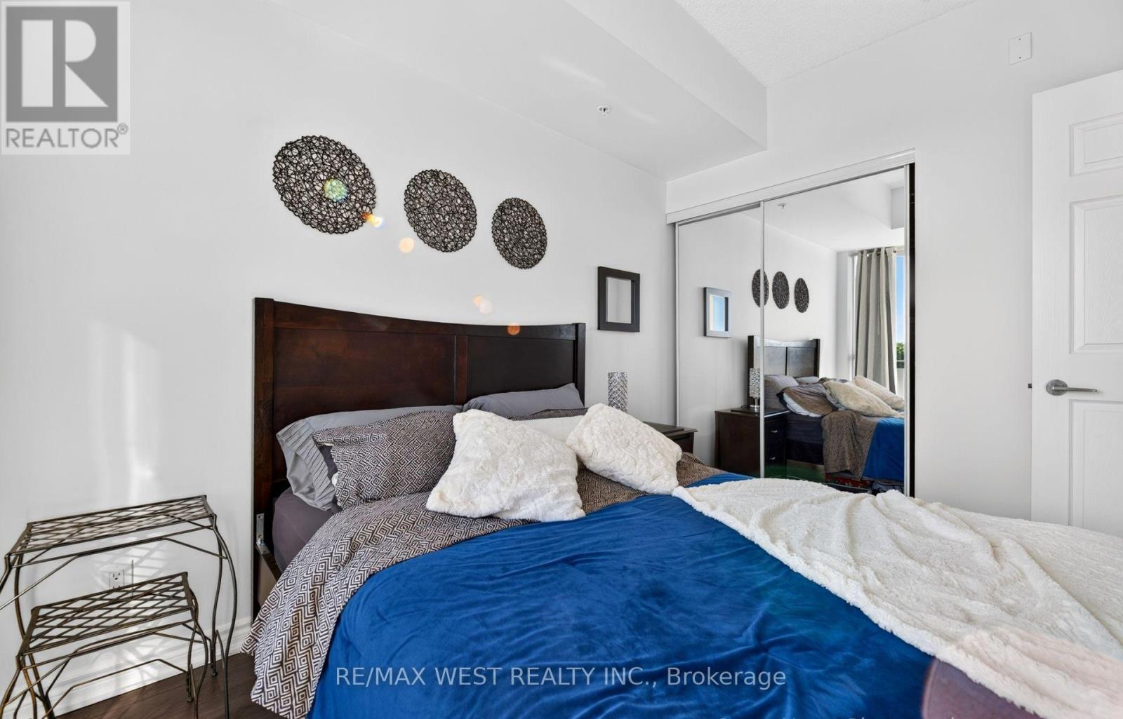 631 - 15 James Finlay Way Property Photo 17