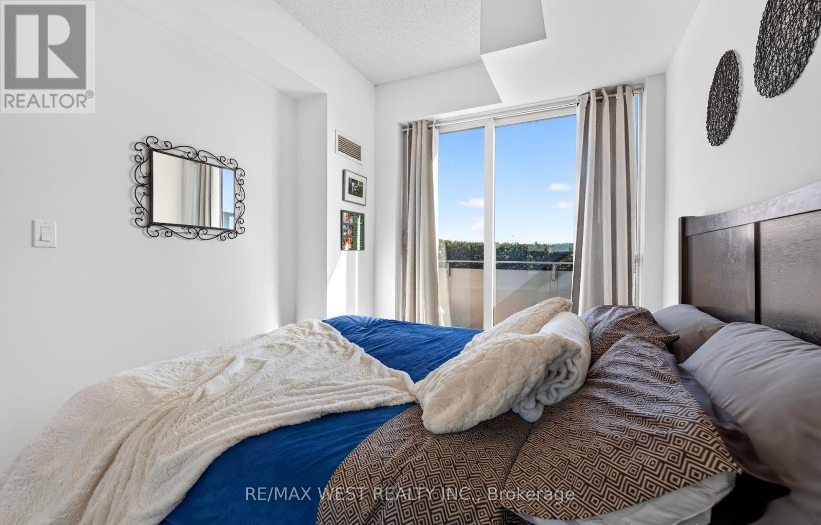 631 - 15 James Finlay Way Property Photo 18