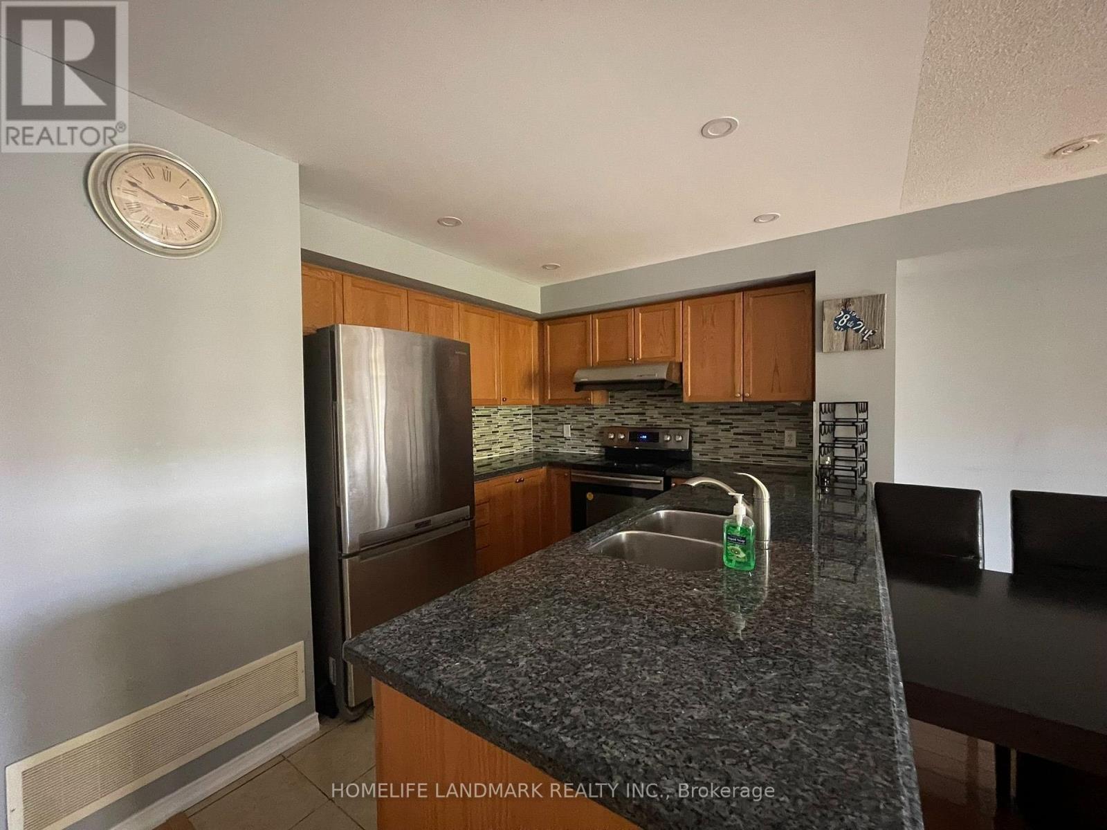 10 - 3375 Thomas Street Property Photo 5