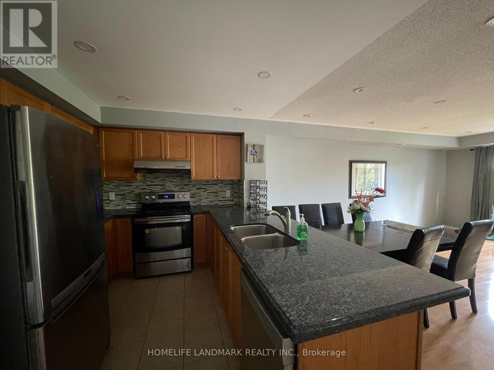 10 - 3375 Thomas Street Property Photo 6