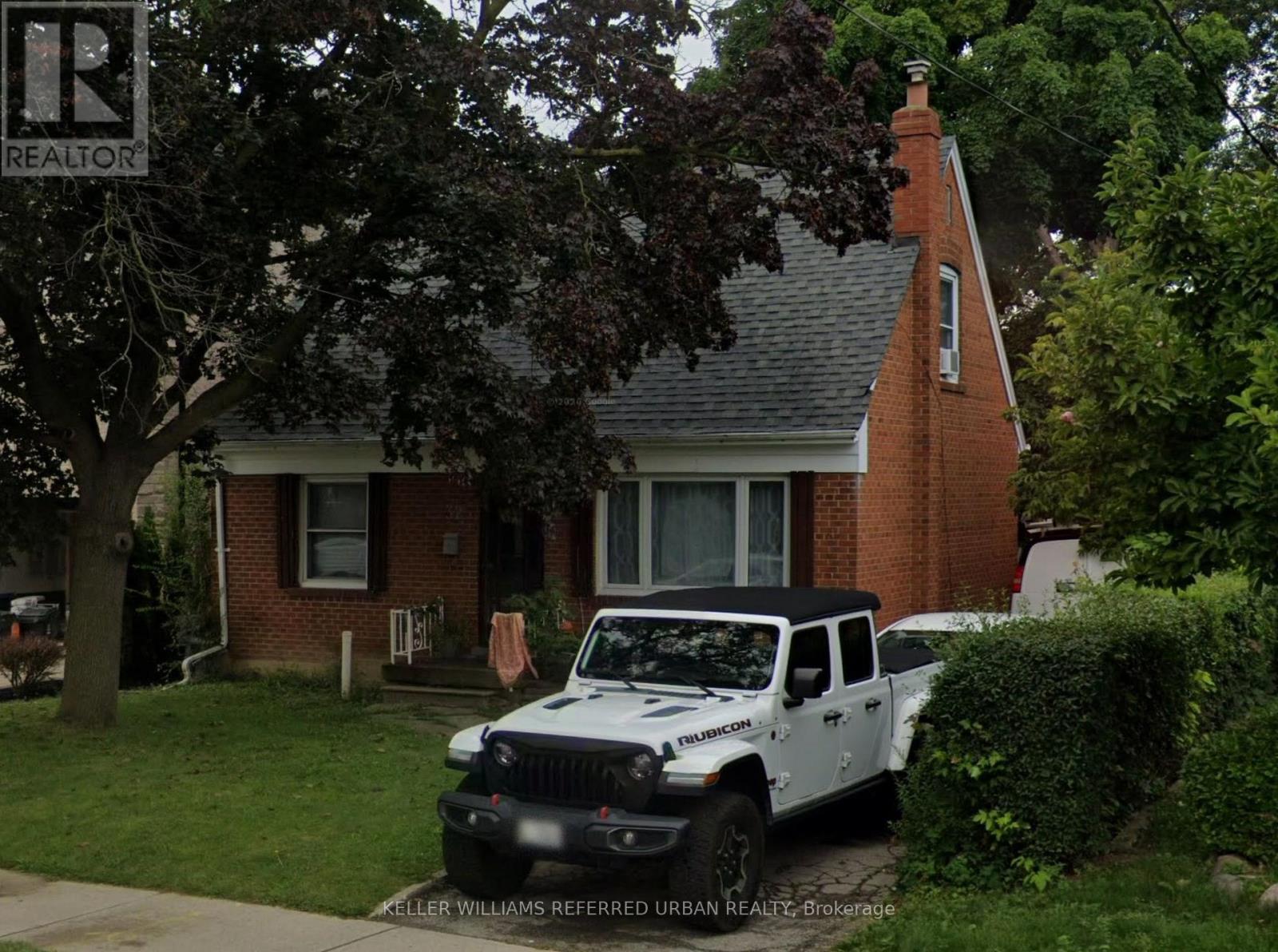 32 Amesbury Drive Property Photo 1