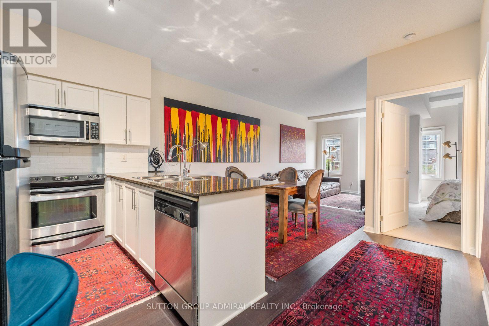 314 - 15 Windermere Avenue Property Photo 2