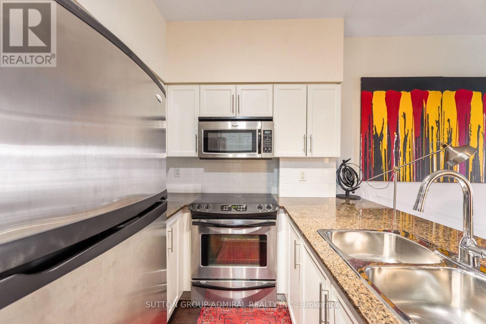 314 - 15 Windermere Avenue Property Photo 4