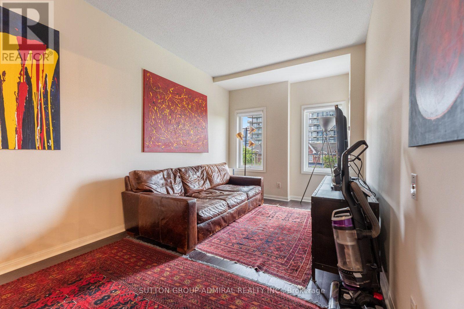 314 - 15 Windermere Avenue Property Photo 12