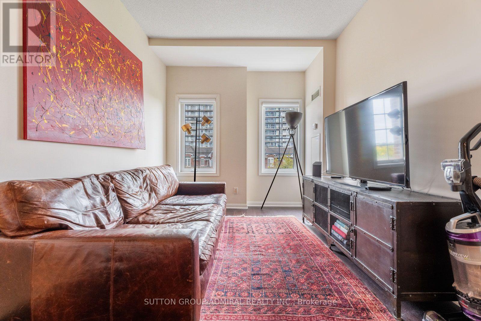 314 - 15 Windermere Avenue Property Photo 13