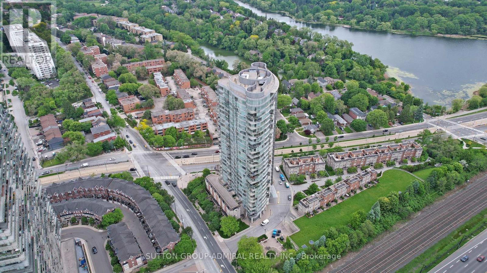 314 - 15 Windermere Avenue Property Photo 38