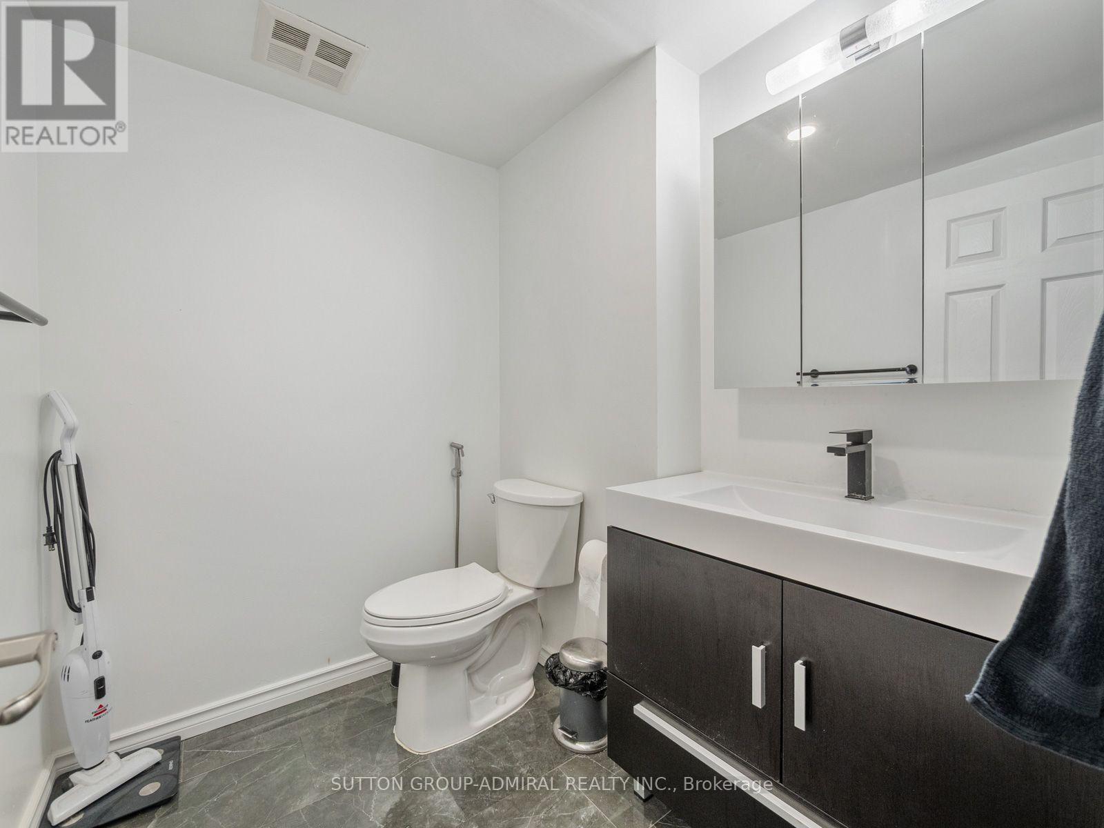 1811 - 10 Martha Eaton Way Property Photo 27