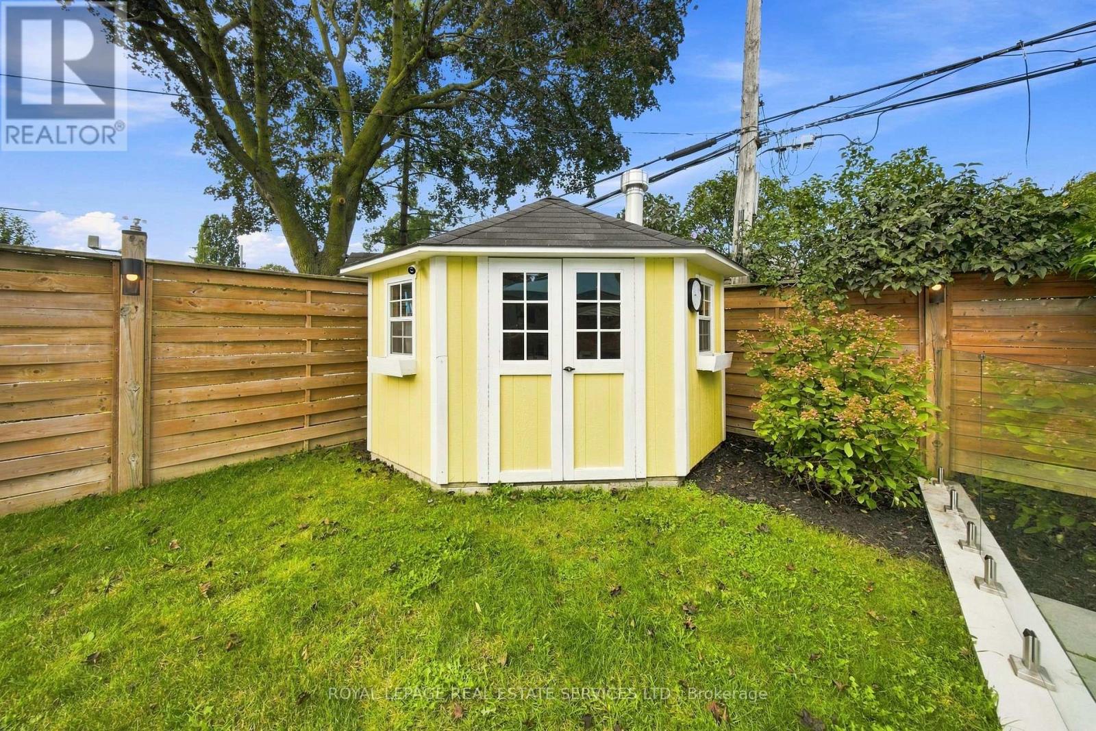 16 Oldham Road Property Photo 38