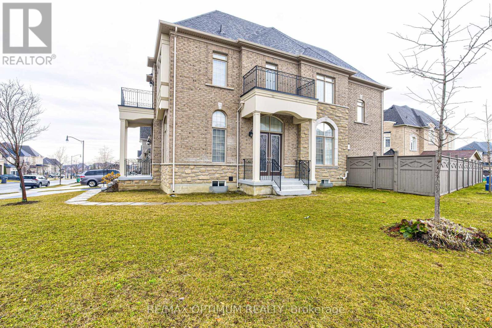 80 Royal West Drive Property Photo 3