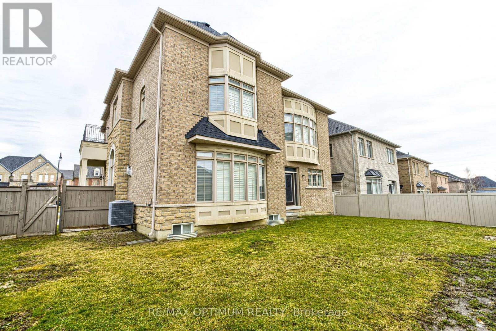 80 Royal West Drive Property Photo 49