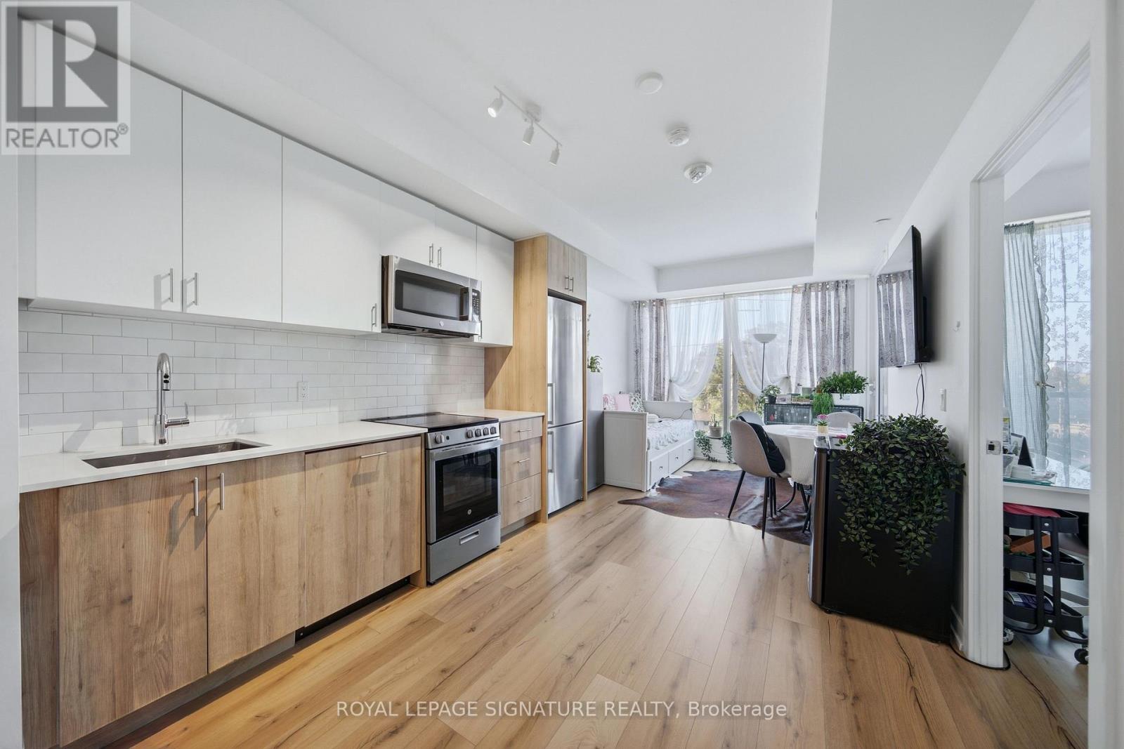 406 - 1195 The Queensway Property Photo 6
