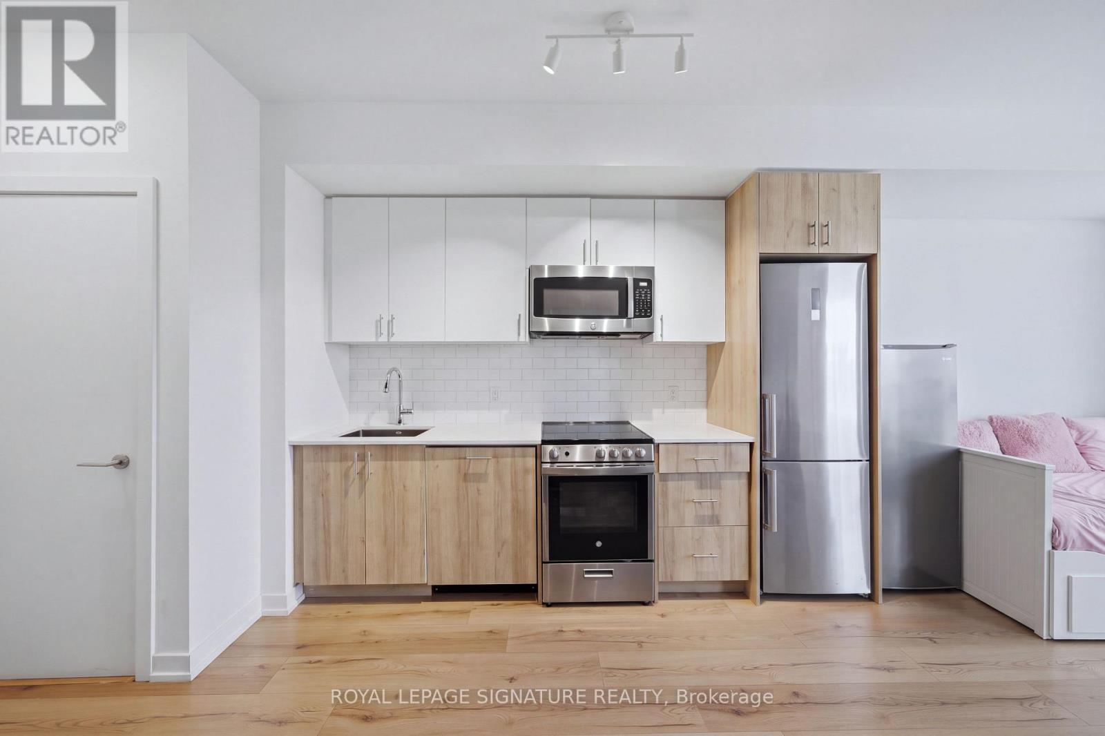 406 - 1195 The Queensway Property Photo 7