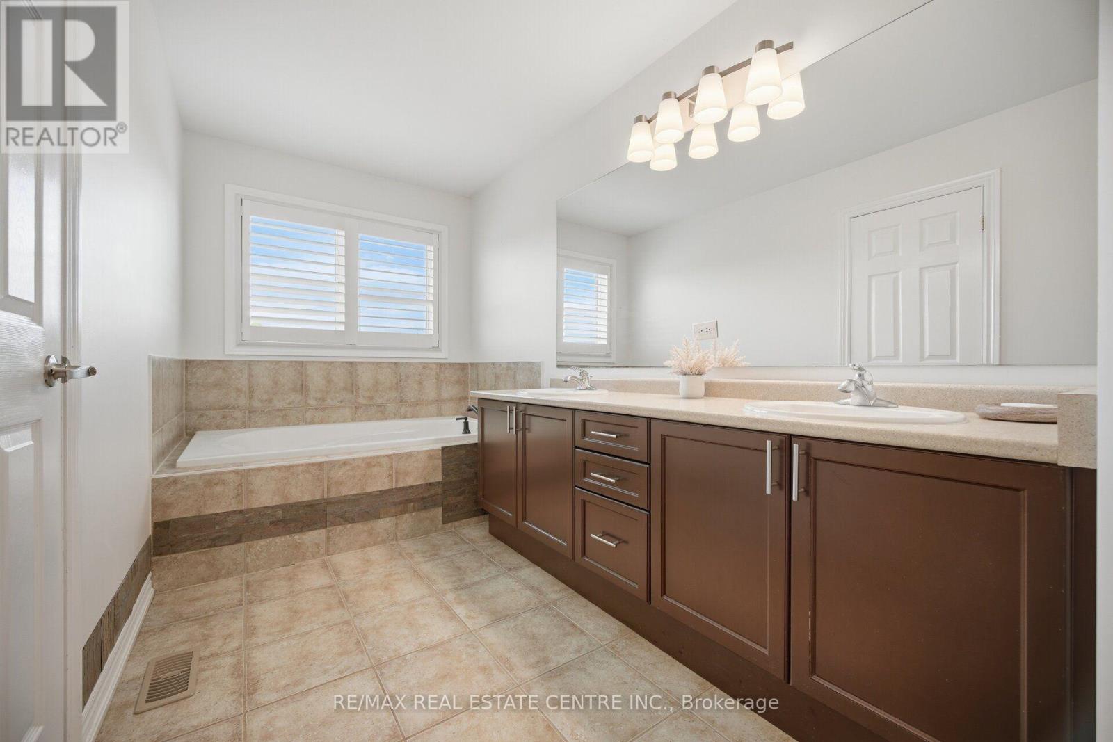 2425 Quetico Crescent Property Photo 25