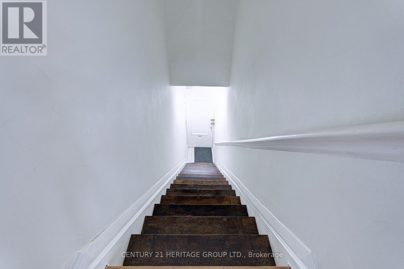 3065 Lake Shore Boulevard W Property Photo 2
