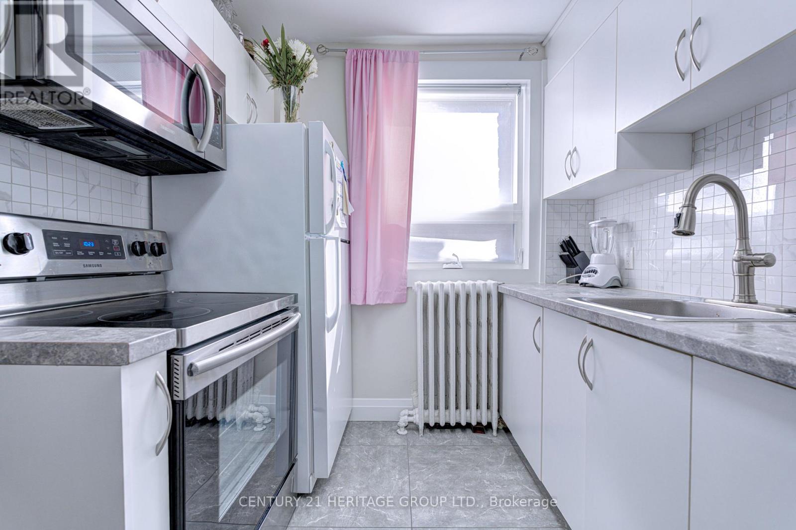 3065 Lake Shore Boulevard W Property Photo 3