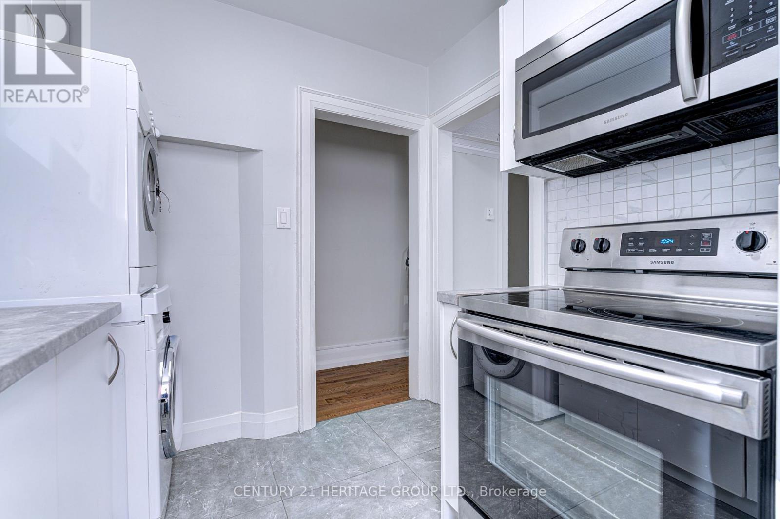 3065 Lake Shore Boulevard W Property Photo 4