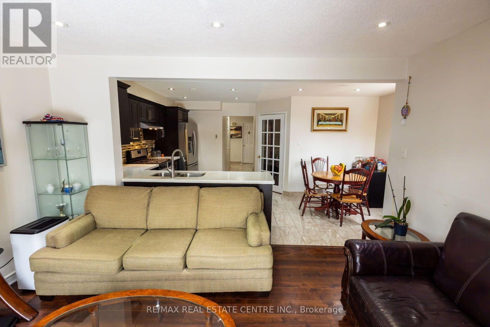 42 Wooliston Crescent Property Photo 4