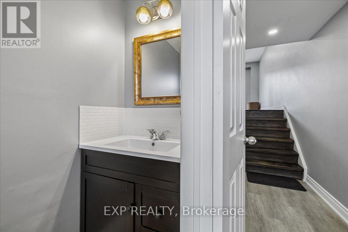 52 - 371 Bronte Street S Property Photo 3