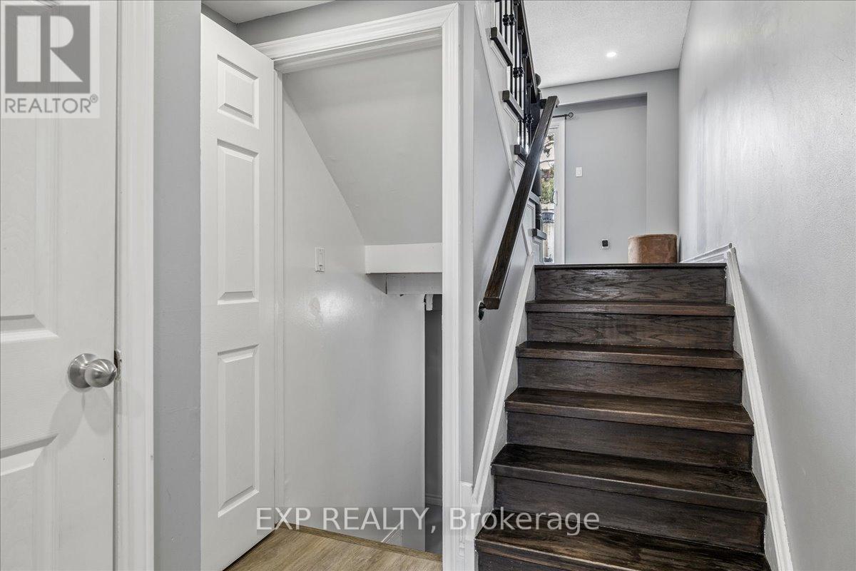 52 - 371 Bronte Street S Property Photo 4