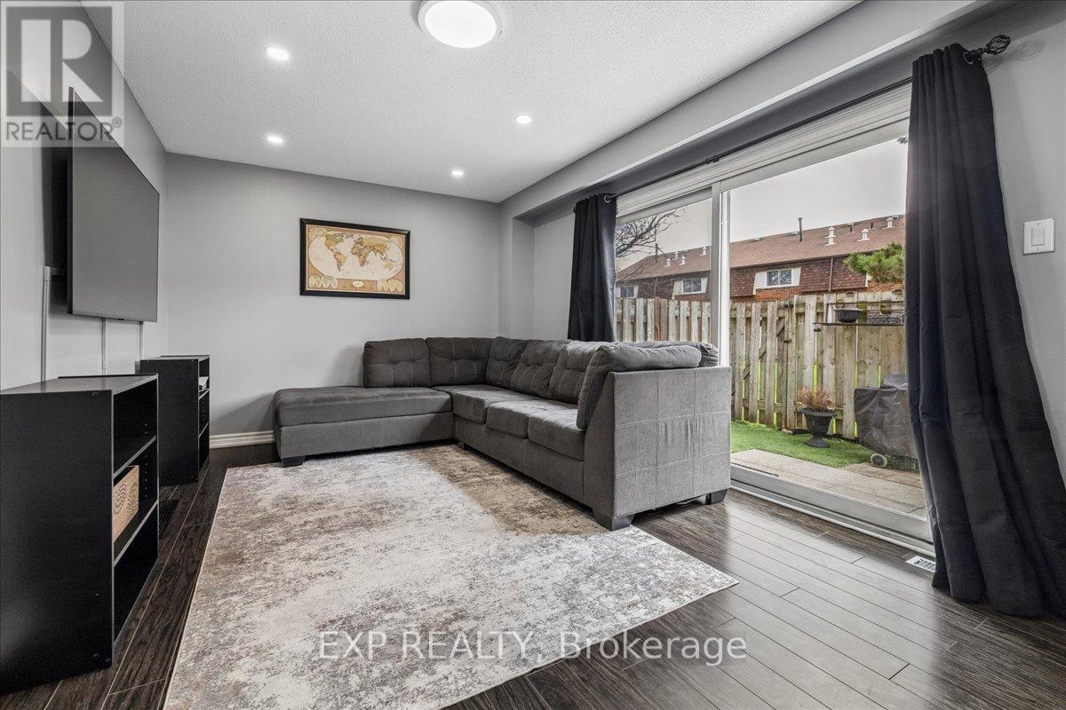 52 - 371 Bronte Street S Property Photo 6