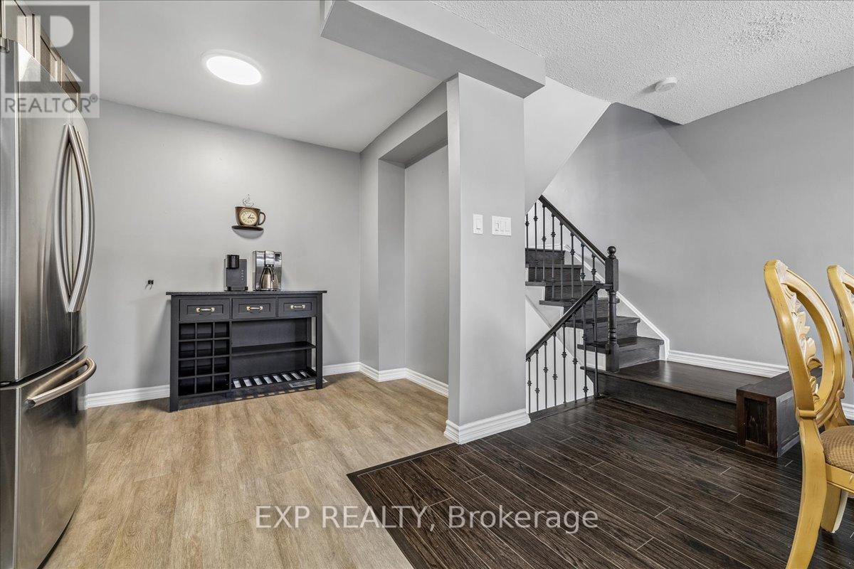 52 - 371 Bronte Street S Property Photo 14