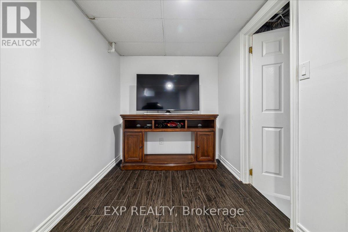 52 - 371 Bronte Street S Property Photo 27
