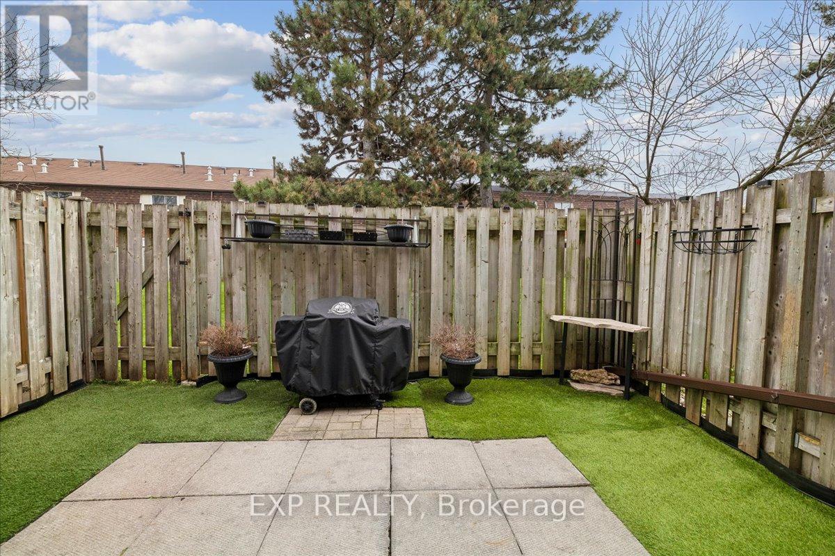 52 - 371 Bronte Street S Property Photo 29