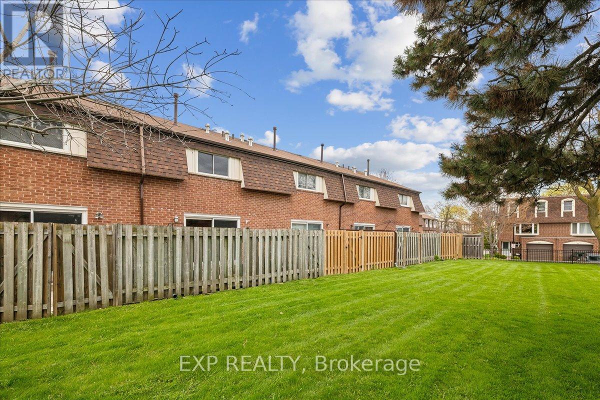 52 - 371 Bronte Street S Property Photo 33
