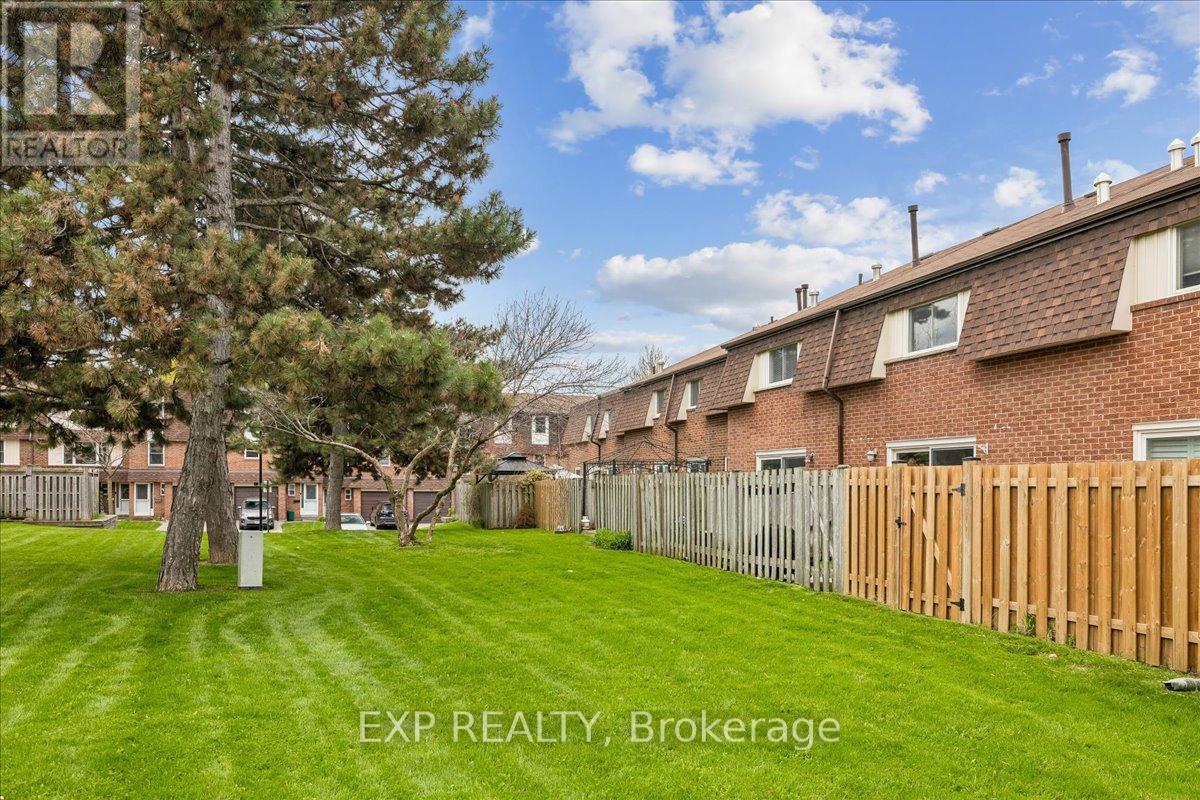 52 - 371 Bronte Street S Property Photo 34