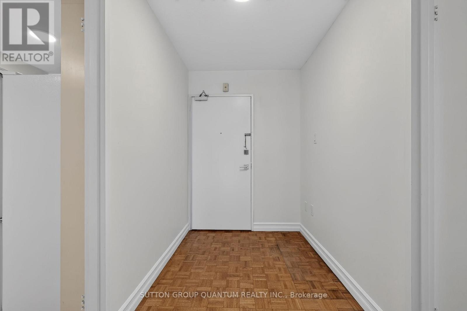 504 - 965 Inverhouse Drive Property Photo 3