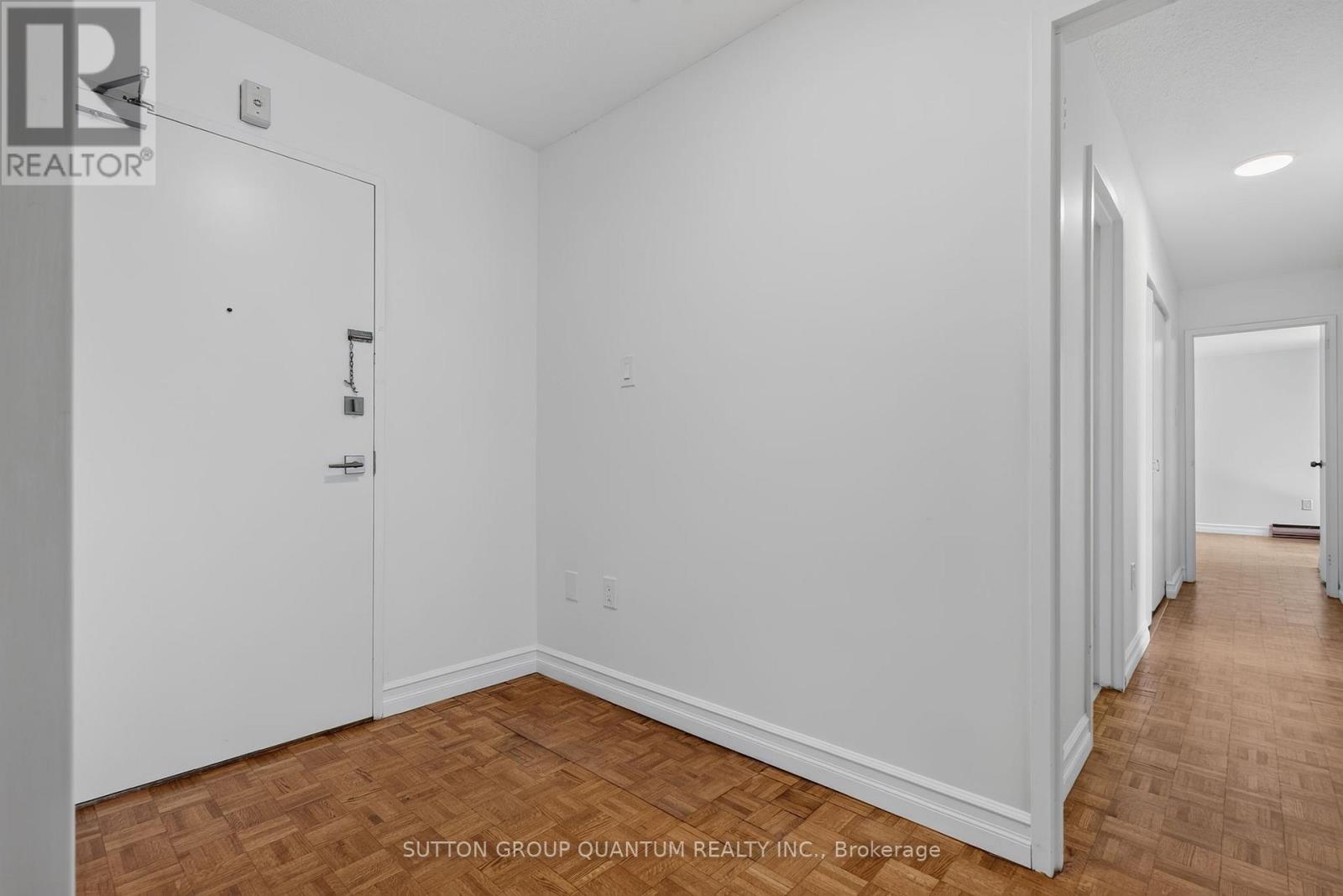 504 - 965 Inverhouse Drive Property Photo 4
