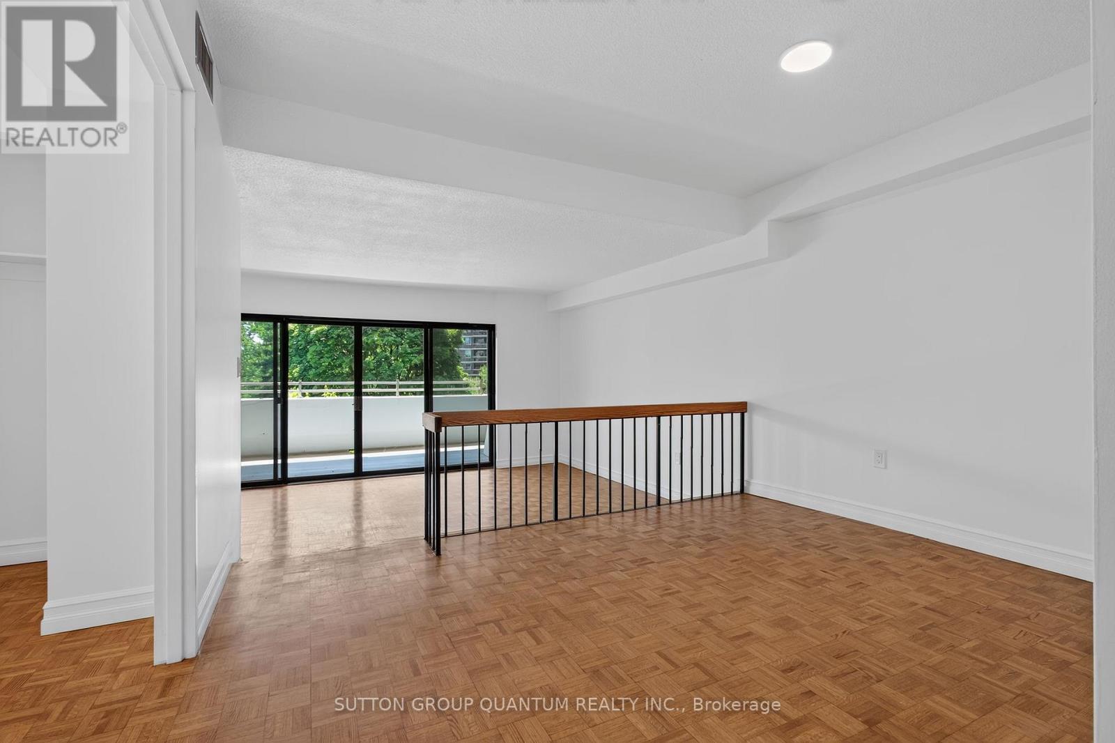 504 - 965 Inverhouse Drive Property Photo 8