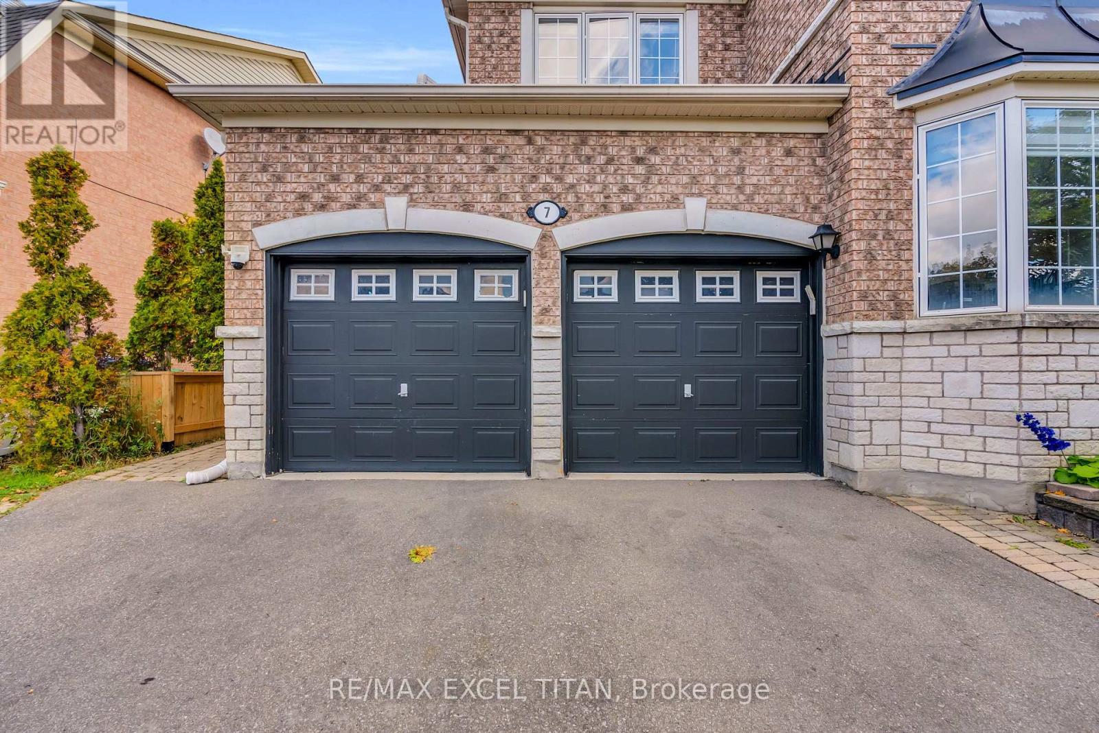 7 Braydon Boulevard Property Photo 4