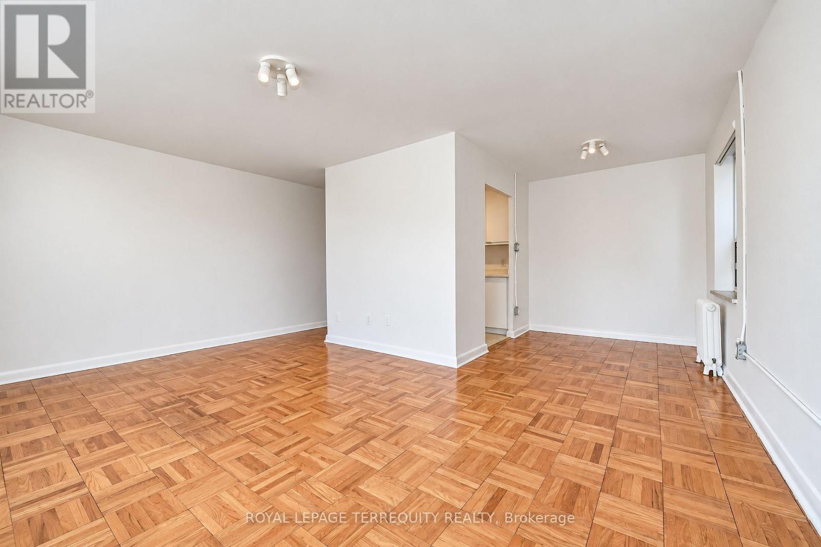 5 - 554 Harvie Avenue Property Photo 4