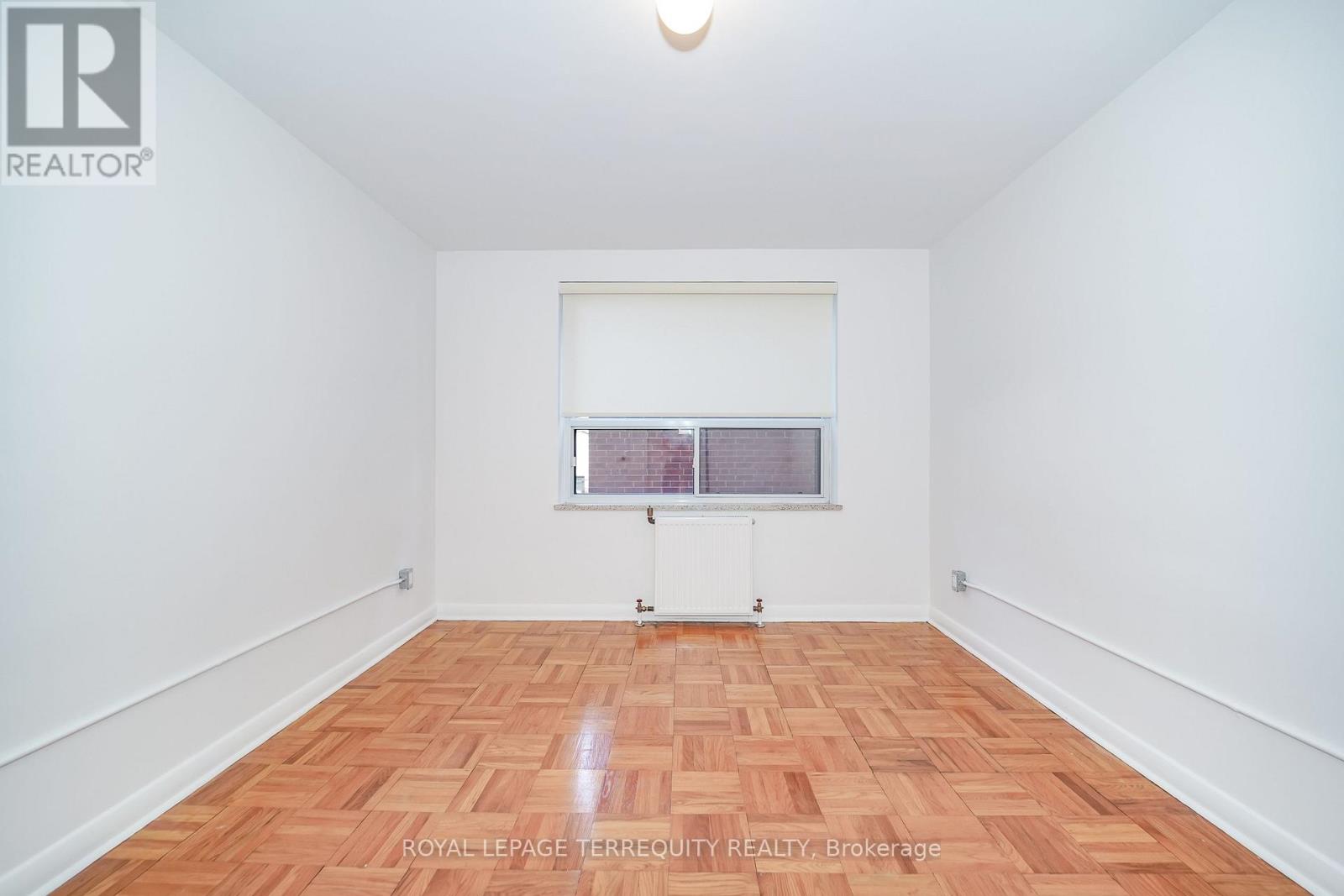 5 - 554 Harvie Avenue Property Photo 8