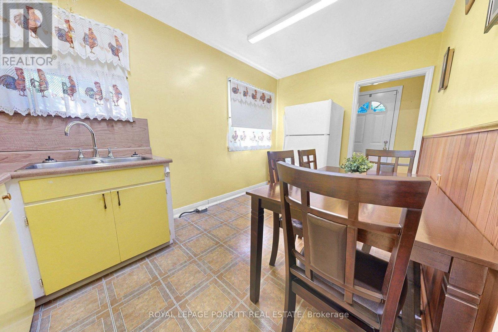 9 Putney Road Property Photo 6