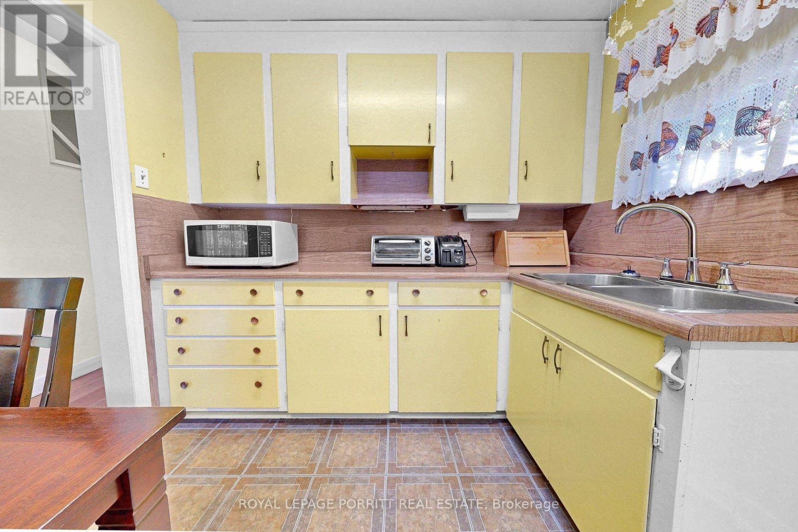 9 Putney Road Property Photo 9