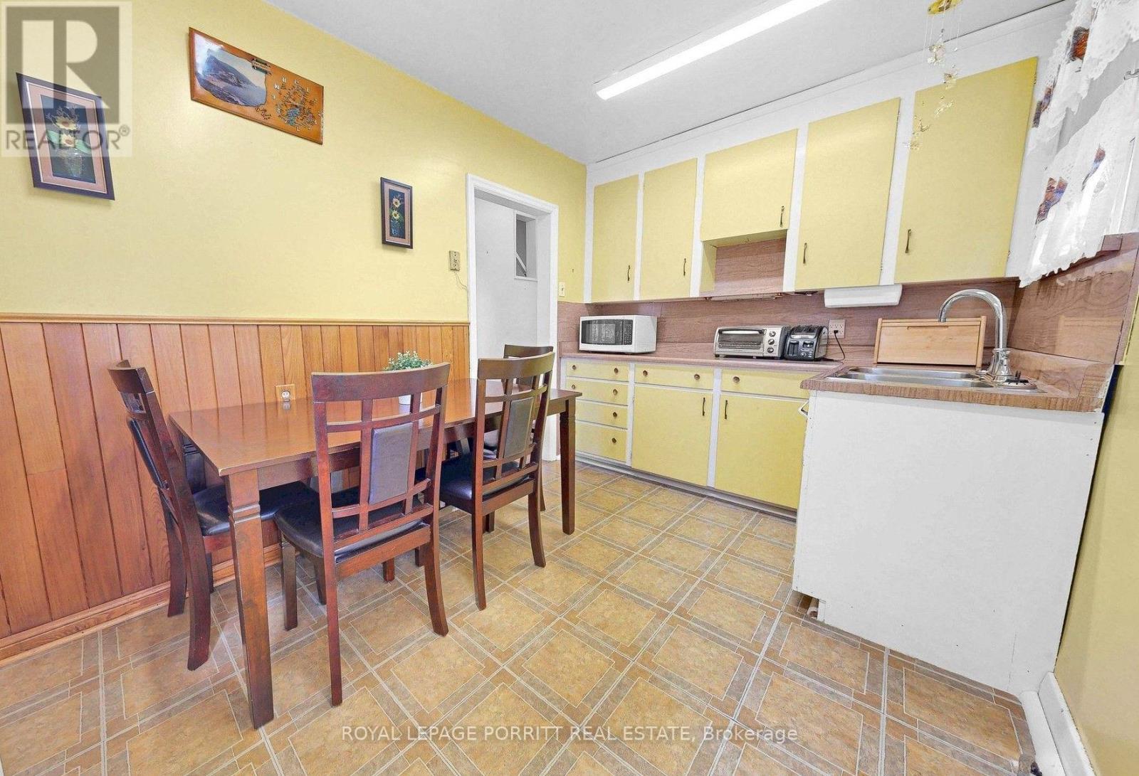 9 Putney Road Property Photo 10