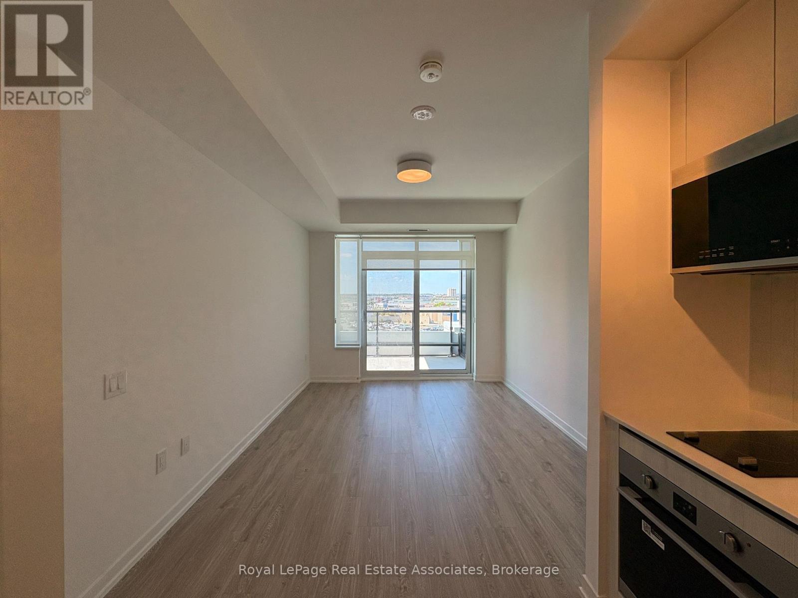 1002 - 2485 Eglinton Avenue W Property Photo 6