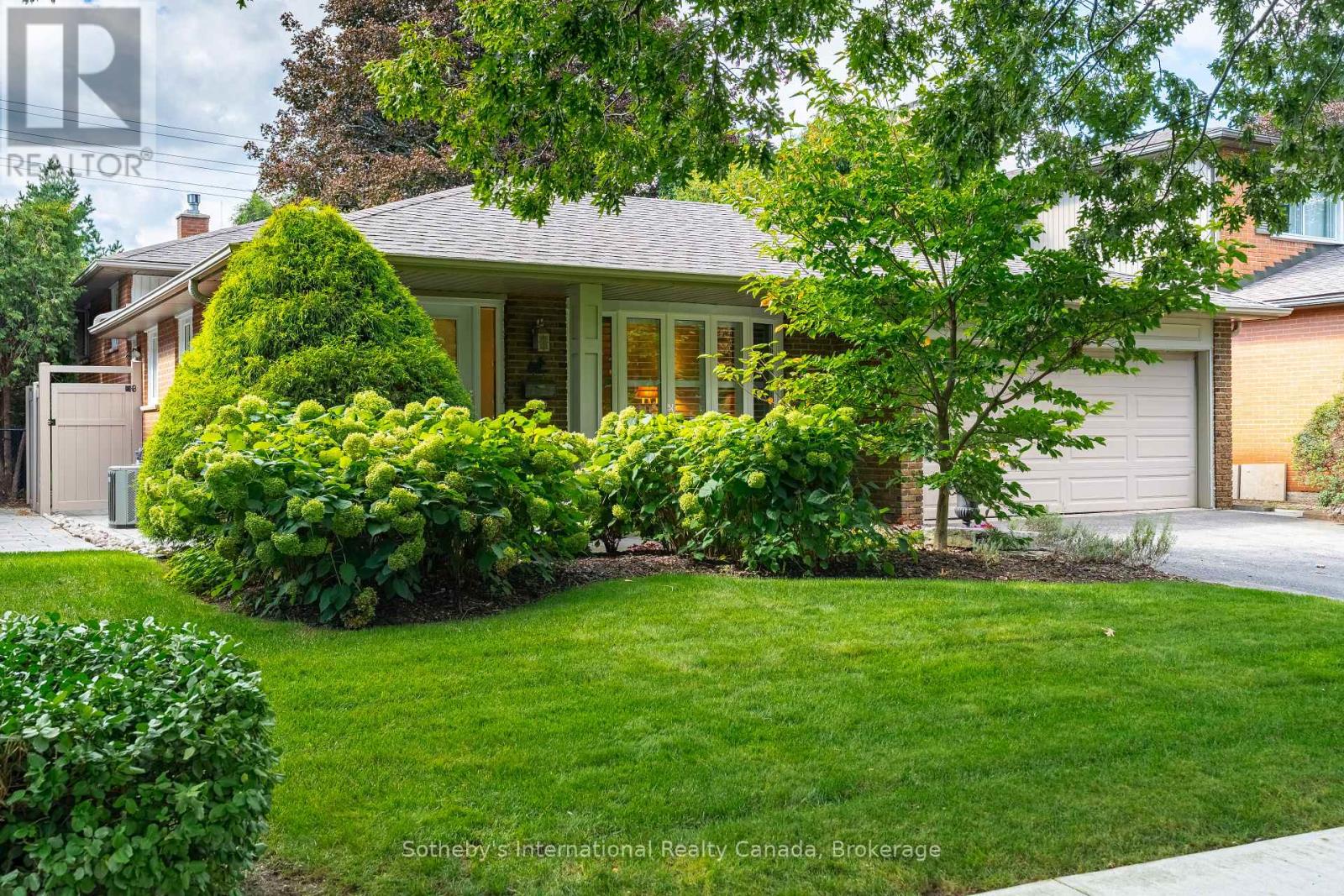 885 Fletcher Valley Crescent Property Photo 1