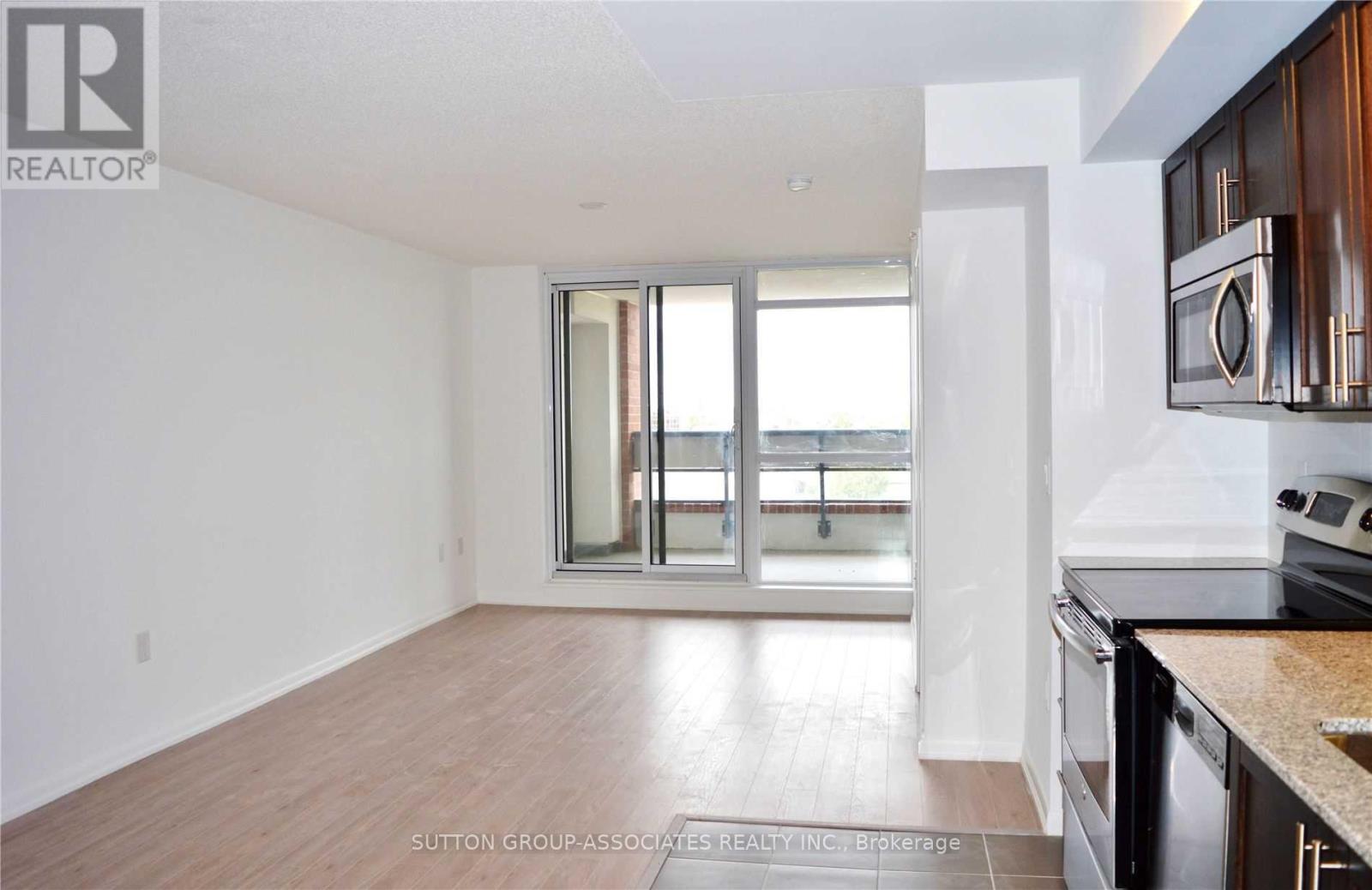 714 - 830 Lawrence Avenue W Photo de la propriété 1